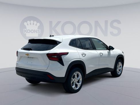 New 2026 Chevrolet Trax LS w/ LS Convenience Package FWD image 7