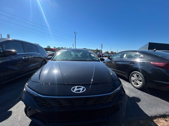 Used 2024 Hyundai Elantra Limited FWD image 2