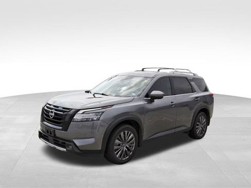 Used 2024 Nissan Pathfinder SL w/ SL Premium Package image 2