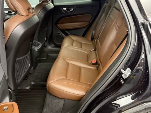Used 2021 Volvo XC60 T5 Momentum image 54