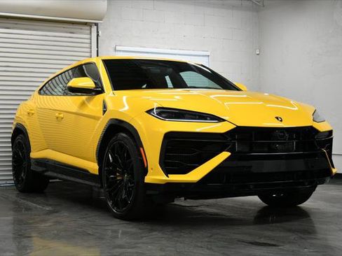 Used 2025 Lamborghini Urus SE AWD/4WD image 27