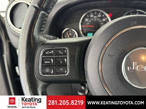 Used 2018 Jeep Wrangler Unlimited Sahara w/ Connectivity Group AWD/4WD image 26
