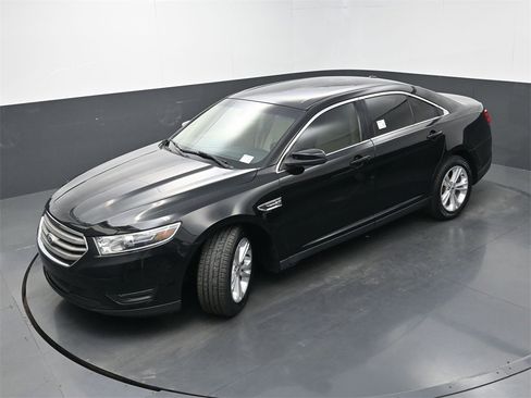 Used 2018 Ford Taurus SEL image 28