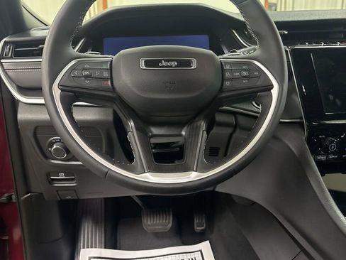 Used 2024 Jeep Grand Cherokee Altitude AWD/4WD image 11