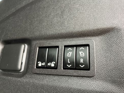 Used 2023 Chevrolet Suburban High Country AWD/4WD image 31