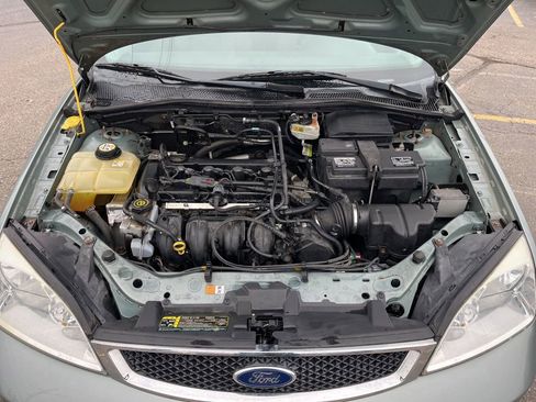 Used 2006 Ford Focus ZX5 Hatchback FWD image 23