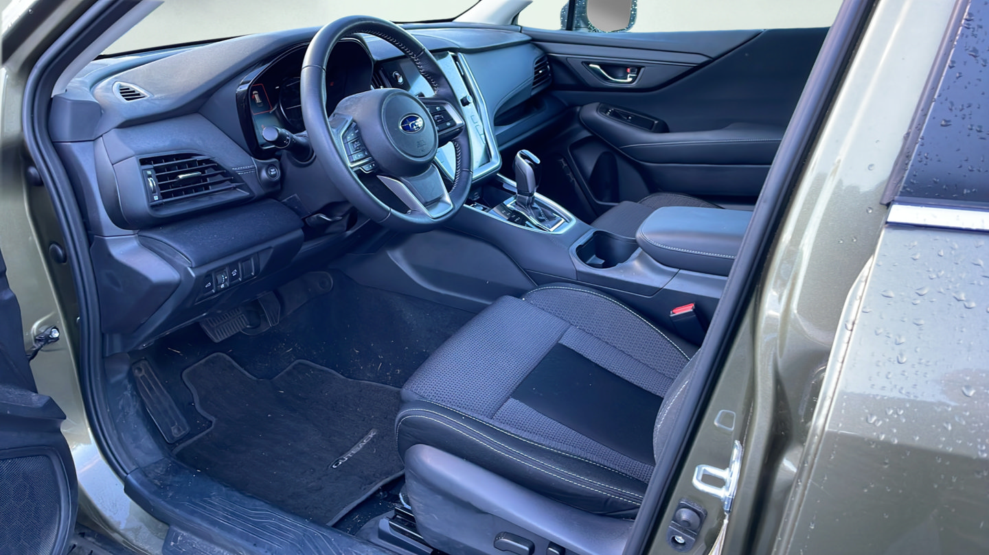 Used 2023 Subaru Outback Premium AWD/4WD image 9