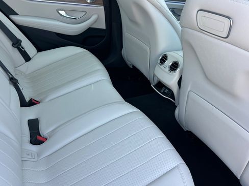 Used 2019 Mercedes-Benz E 300 image 32