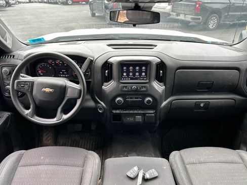 Used 2022 Chevrolet Silverado 1500 Custom image 3