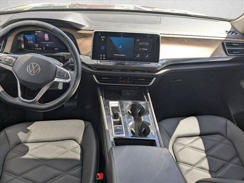 Used 2025 Volkswagen Atlas SE AWD/4WD image 16