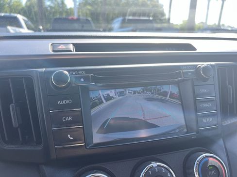 Used 2017 Toyota RAV4 LE FWD image 25