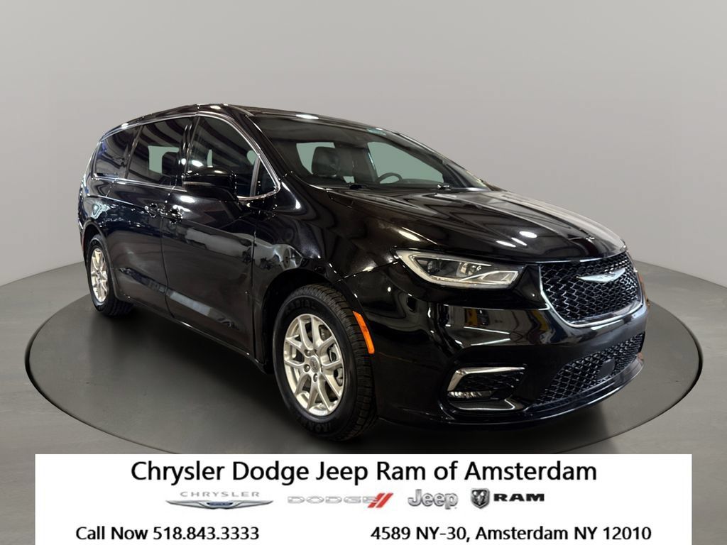 Used 2025 Chrysler Pacifica Select FWD image 1