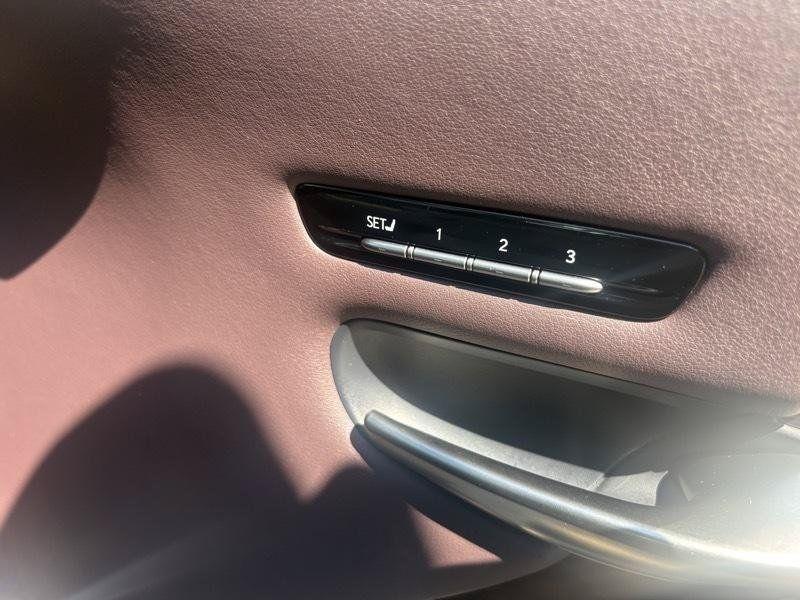 Used 2018 Lexus LS 500 w/ Interior Upgrade Package RWD image 31