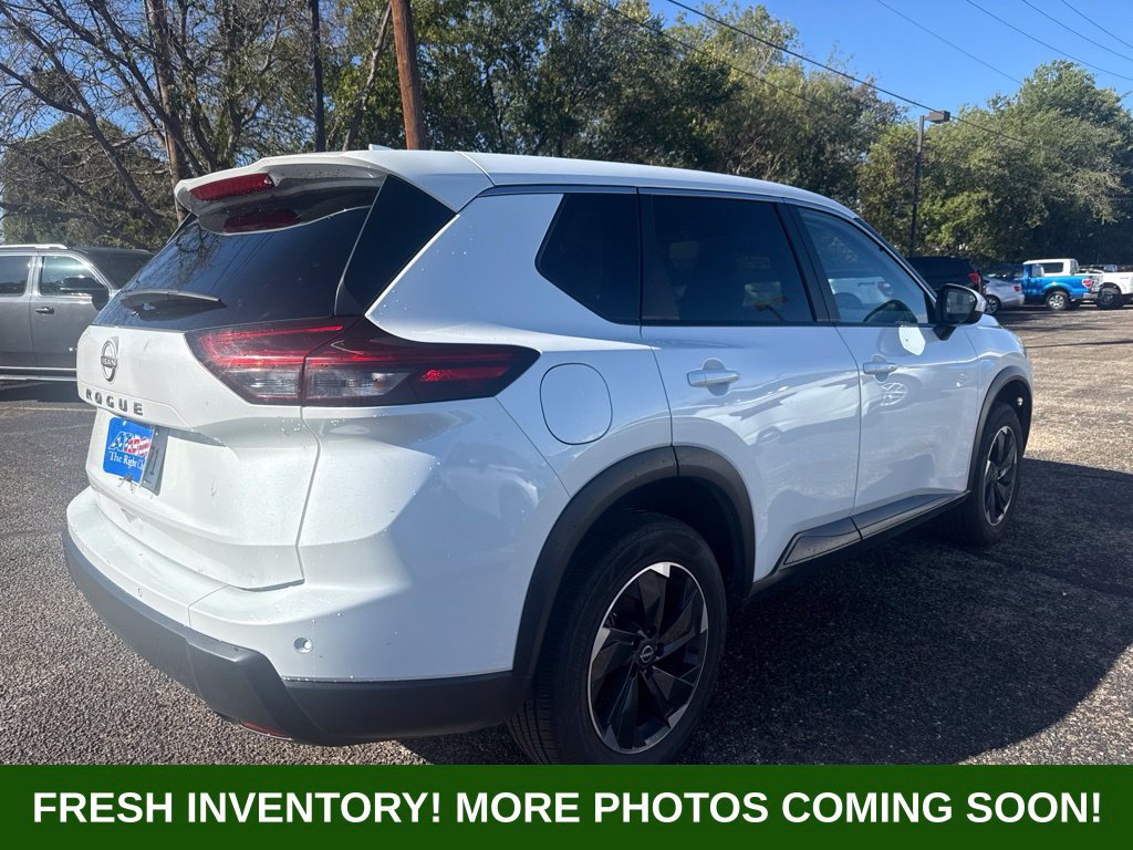 Used 2025 Nissan Rogue SV FWD image 7