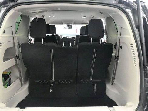 Used 2023 Chrysler Voyager LX image 12