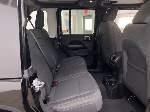 Used 2025 Jeep Wrangler Sahara image 17