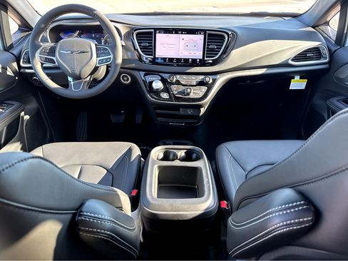 New 2026 Chrysler Voyager LX image 14