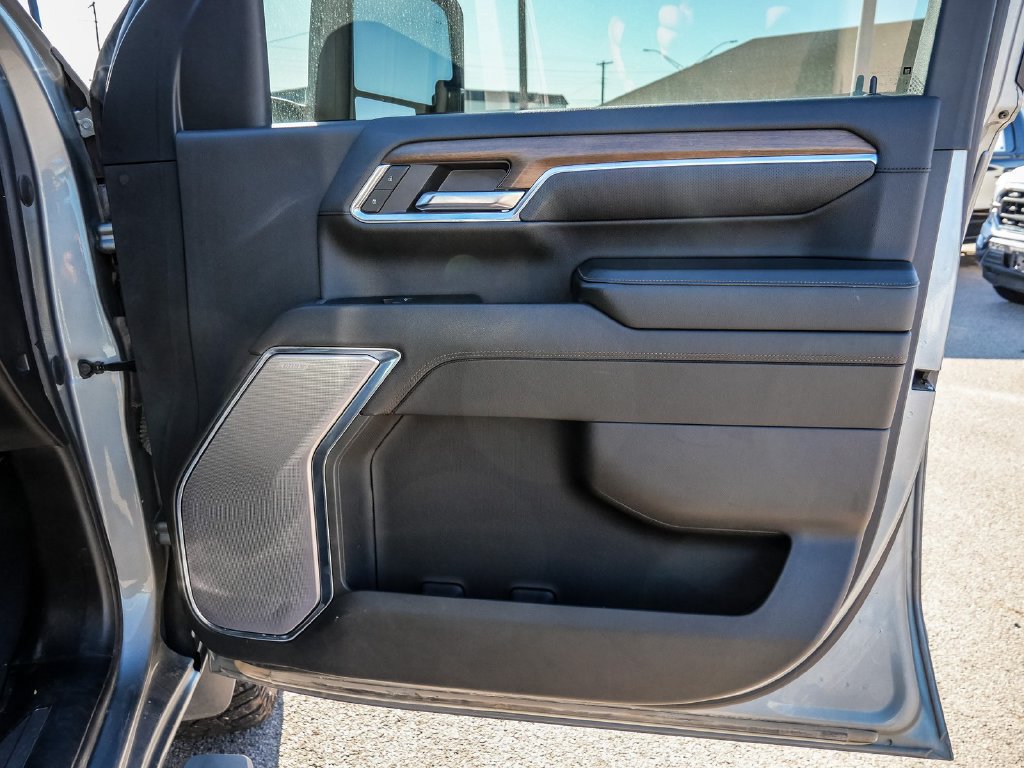 Used 2024 Chevrolet Silverado 3500 High Country w/ Technology Package AWD/4WD image 25