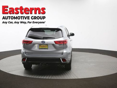 Used 2019 Toyota Highlander Limited w/ Carpet Mat Package (TMS) AWD/4WD image 44