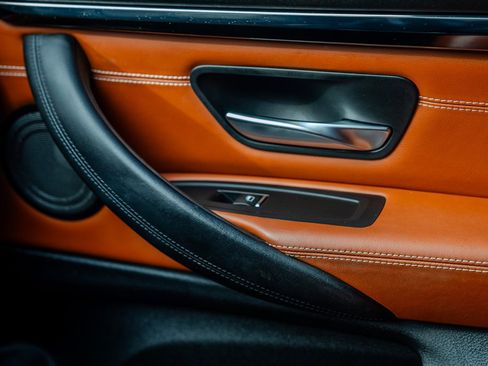 Used 2018 BMW M4 Convertible image 28