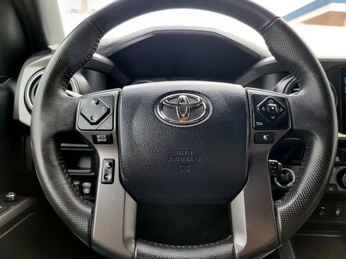 Used 2017 Toyota Tacoma TRD Off-Road image 30