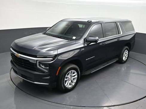 Used 2025 Chevrolet Suburban LS RWD image 16