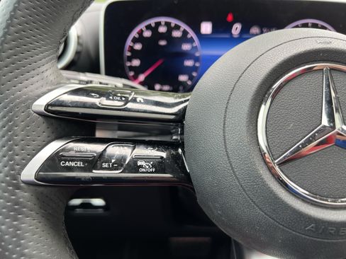 Used 2024 Mercedes-Benz GLC 300 4MATIC image 19