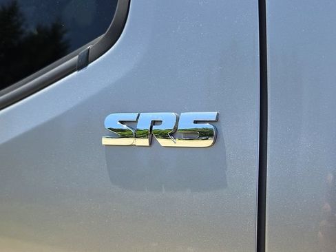 Used 2019 Toyota Tacoma SR5 AWD/4WD image 30