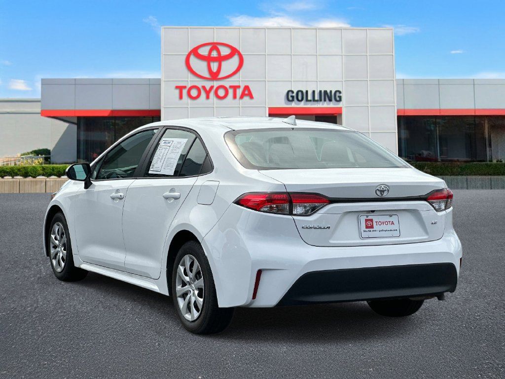 Used 2025 Toyota Corolla LE FWD image 4
