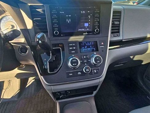 Used 2020 Toyota Sienna XLE AWD/4WD image 5