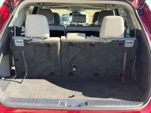 Used 2022 Toyota Highlander XLE image 9