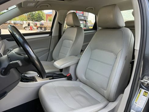 Used 2019 Volkswagen Passat 2.0T Wolfsburg FWD image 26