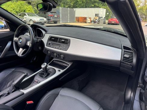 Used 2006 BMW Z4 3.0i RWD image 25