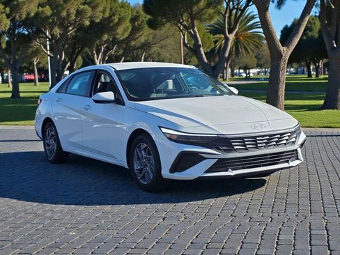 New 2026 Hyundai Elantra Blue image 4