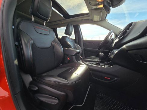 Used 2021 Jeep Cherokee Trailhawk w/ Sun, Sound & Nav Group image 12