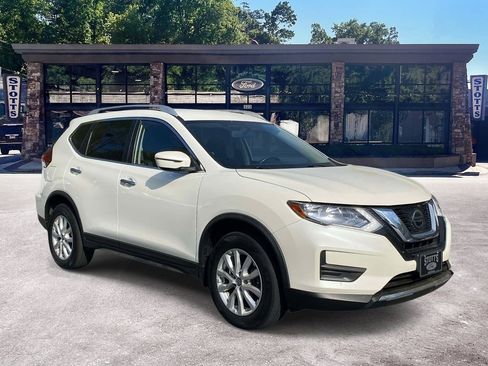 Used 2018 Nissan Rogue SV image 1