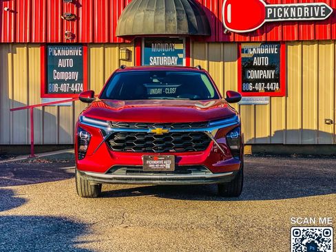 Used 2025 Chevrolet Trax LT w/ Driver Confidence Package image 3