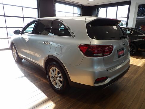 Used 2019 Kia Sorento FWD V6 image 8