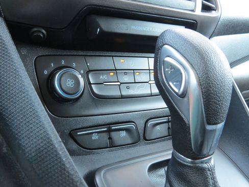 Used 2021 Ford Transit Connect XL image 24