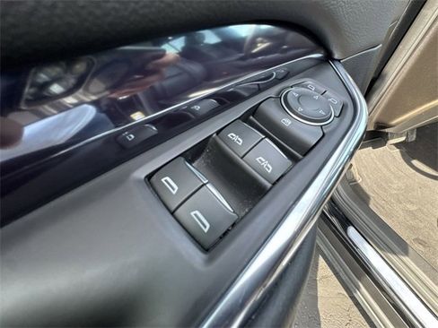 Used 2023 Cadillac XT4 Luxury image 23