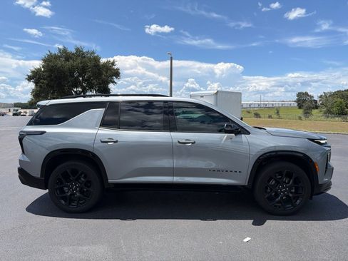Used 2024 Chevrolet Traverse RS FWD image 2