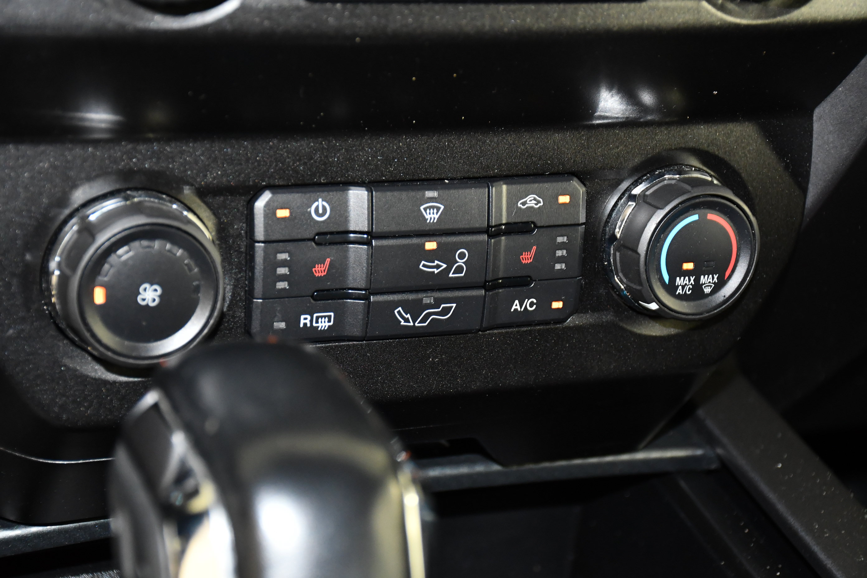 Used 2020 Ford F150 XLT w/ Equipment Group 302A Luxury AWD/4WD image 32