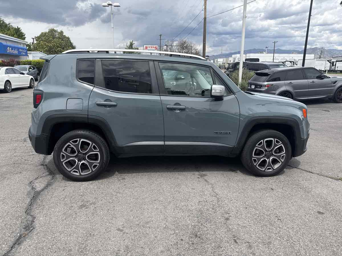 Used 2017 Jeep Renegade Limited AWD/4WD image 5