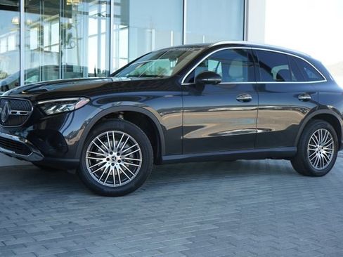 Used 2026 Mercedes-Benz GLC 300 image 4