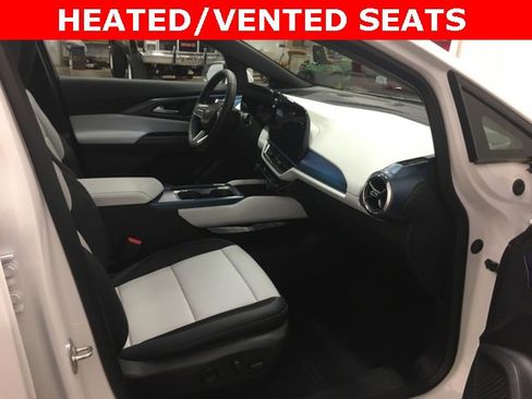 Used 2024 Chevrolet Equinox EV LT image 16