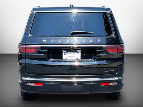 Certified 2024 Jeep Wagoneer L Series II w/ Flexible Seating Group AWD/4WD image 7