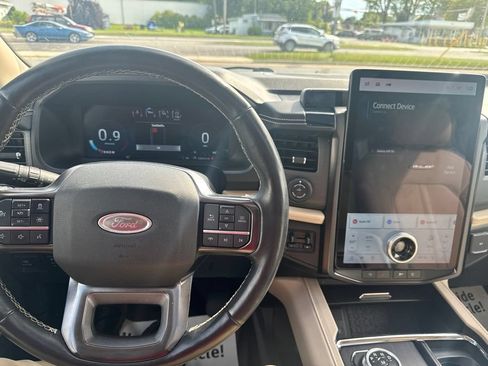 Used 2023 Ford Expedition Platinum AWD/4WD image 19