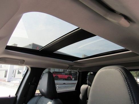 New 2025 Mitsubishi Outlander SE image 13