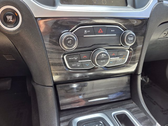 Used 2015 Chrysler 300 Limited RWD image 23