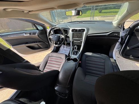 Used 2015 Ford Fusion SE FWD image 28